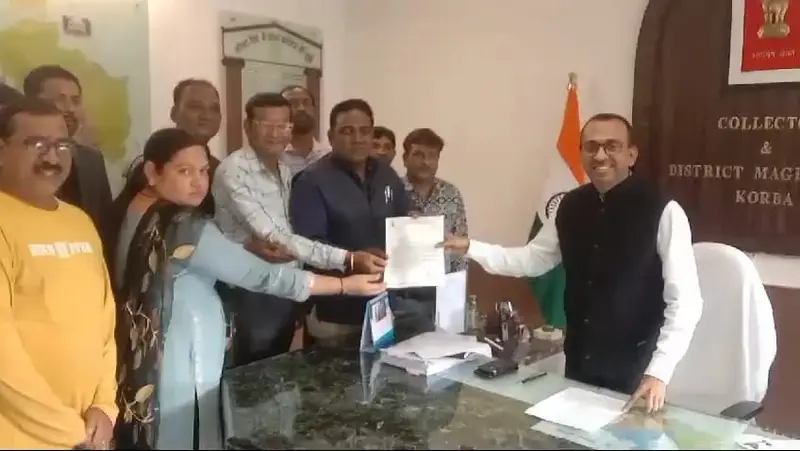 अखिल भारतीय पत्रकार सुरक्षा समिति की कोरबा इकाई ने मुख्यमंत्री के नाम सौंपा ज्ञापन, स्वर्गीय मुकेश चंद्रकार के परिजनों को मुआवजा और उनके कातिलों को सख्त सजा देने की मांग