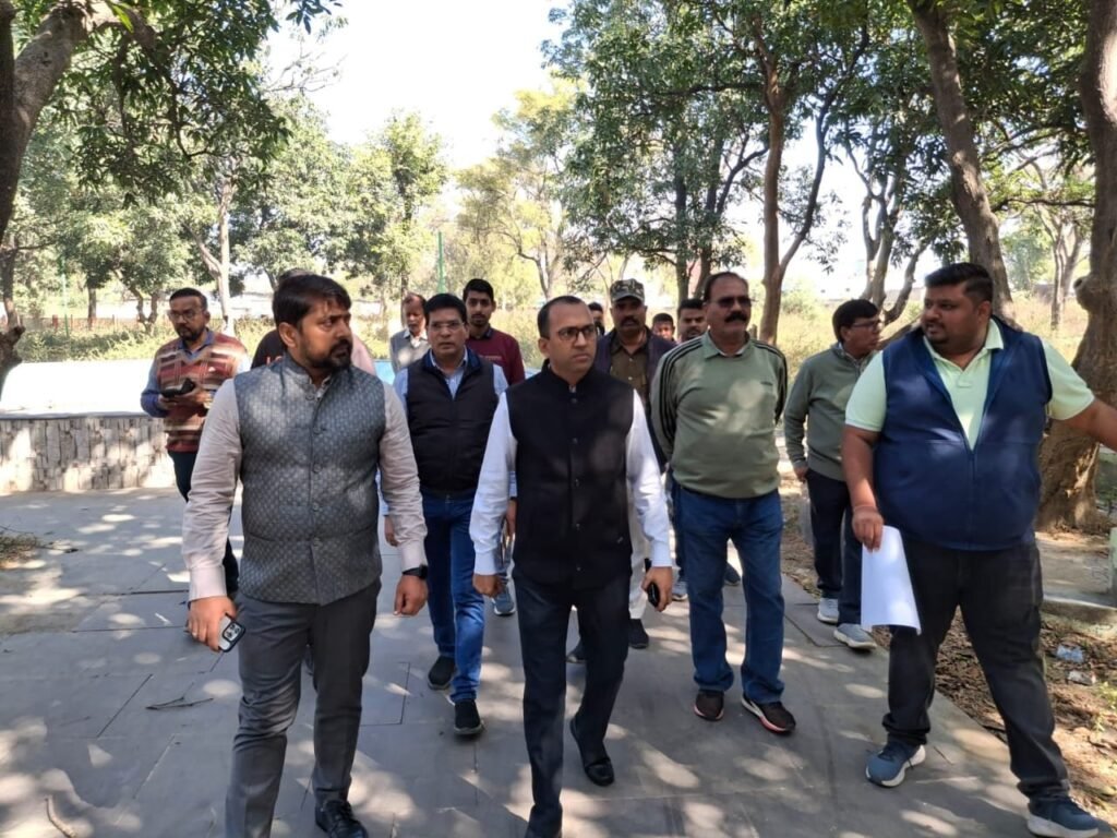 कलेक्टर ने किया चौपाटी और प्रस्तावित रपटा निर्माण स्थल पुरानी बस्ती का निरीक्षण पुरानी बस्ती से सर्वमङ्गला तक प्रस्तावित रपटा निर्माण स्थल का किया अवलोकन,,,