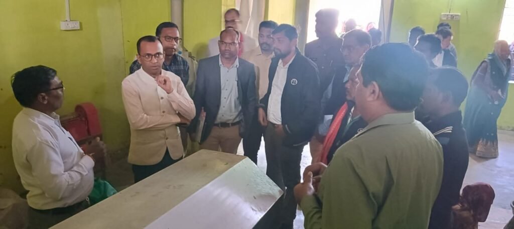 कलेक्टर ने कृषक उत्पादक समूह द्वारा संचालित विभिन्न प्रोसेसिंग इकाईयों का किया अवलोकन,,