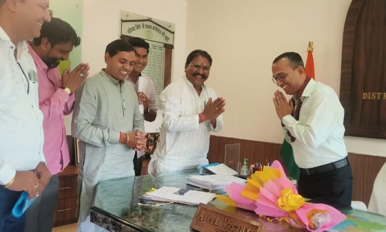 Korba: भाजपा जिला अध्यक्ष मनोज शर्मा ने कलेक्टर से की मुलाकात, सफल चुनाव संचालन के लिए आभार जताया
