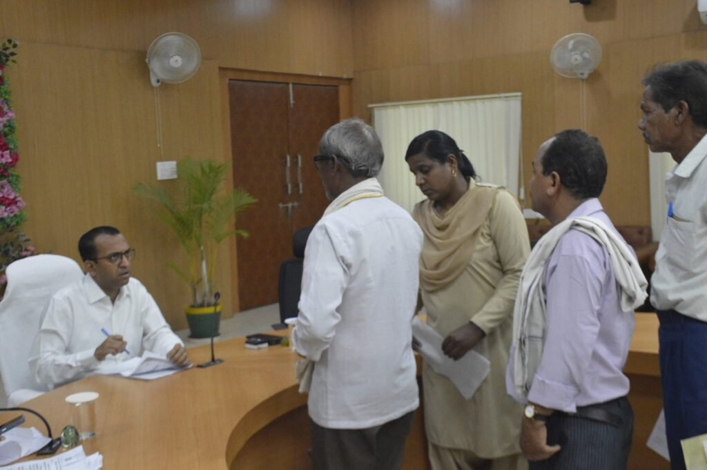 कलेक्टर ने सुनी जनदर्शन में आमनागरिको की फरियाद कुल 70 आवेदन हुए प्राप्त,,