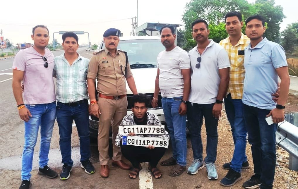 नौकर ही निकला कार चोर, मालिक के घर से चाबी निकाल कर पार्किंग में खडे कार को शातिर तरिके से चोरी कर मौके से हुआ था फरार…