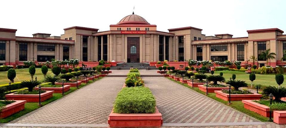 CG : युक्तियुक्तकरण पर लगा स्टे ,बच्चों की दर्ज संख्या कम दर्शाकर महिला शिक्षक को अतिशेष की सूची में डाल अन्यत्र कर दिया था पदस्थापना, हाईकोर्ट ने सुनाया यह फैसला …